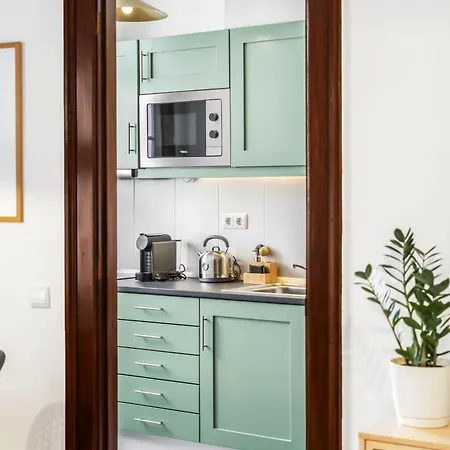 Zino B - By Wehost * Funchal