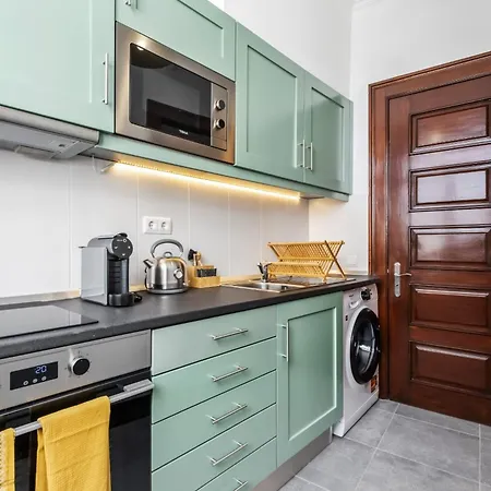 Zino B - By Wehost Funchal (Madeira)